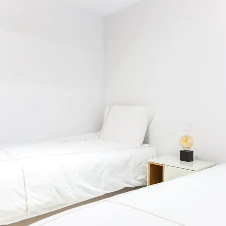 Bay Apartment *